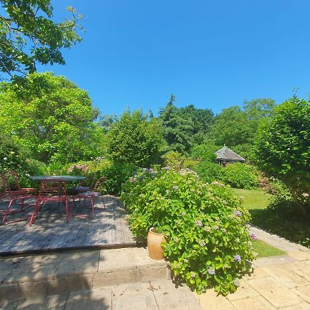 Maison En Pierre Dans Son Nid De Verdure Roz-Landrieux Bagian luar foto