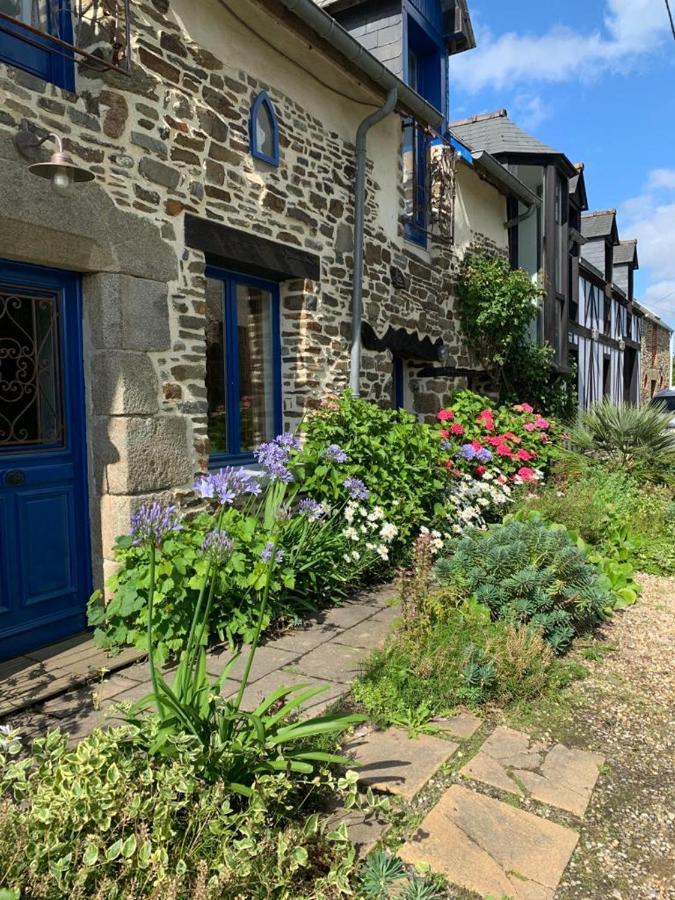 Maison En Pierre Dans Son Nid De Verdure Roz-Landrieux Bagian luar foto