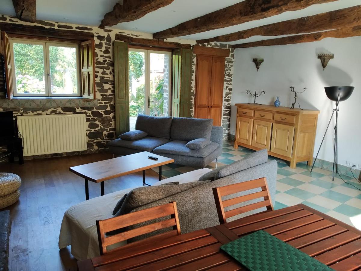 Maison En Pierre Dans Son Nid De Verdure Roz-Landrieux Bagian luar foto
