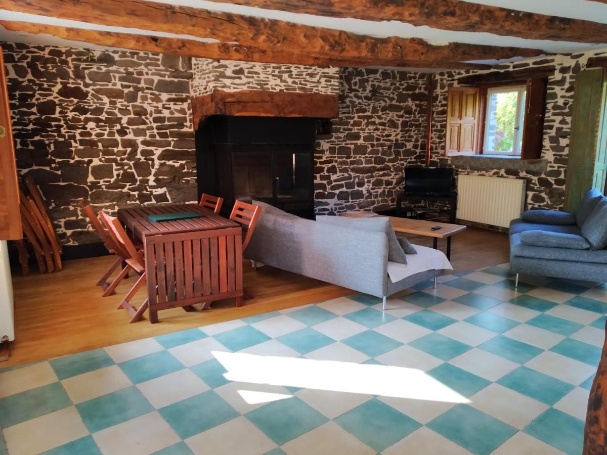 Maison En Pierre Dans Son Nid De Verdure Roz-Landrieux Bagian luar foto