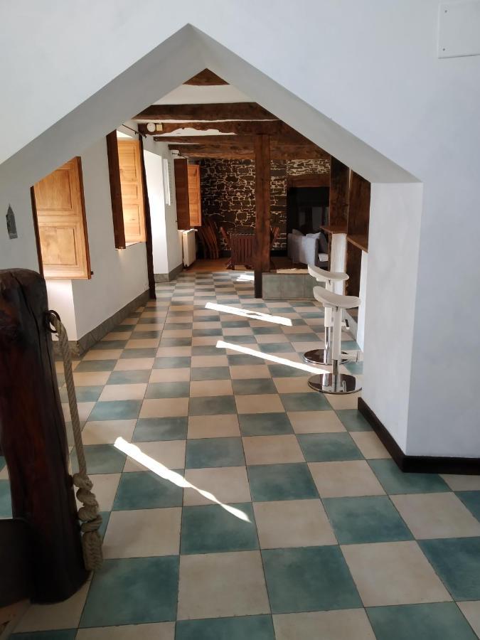 Maison En Pierre Dans Son Nid De Verdure Roz-Landrieux Bagian luar foto