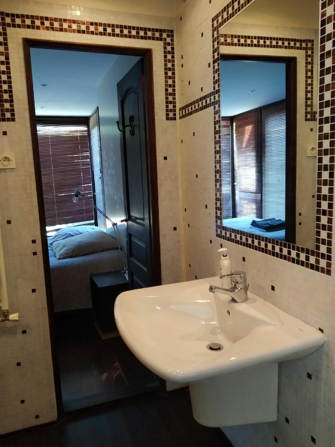 Maison En Pierre Dans Son Nid De Verdure Roz-Landrieux Bagian luar foto