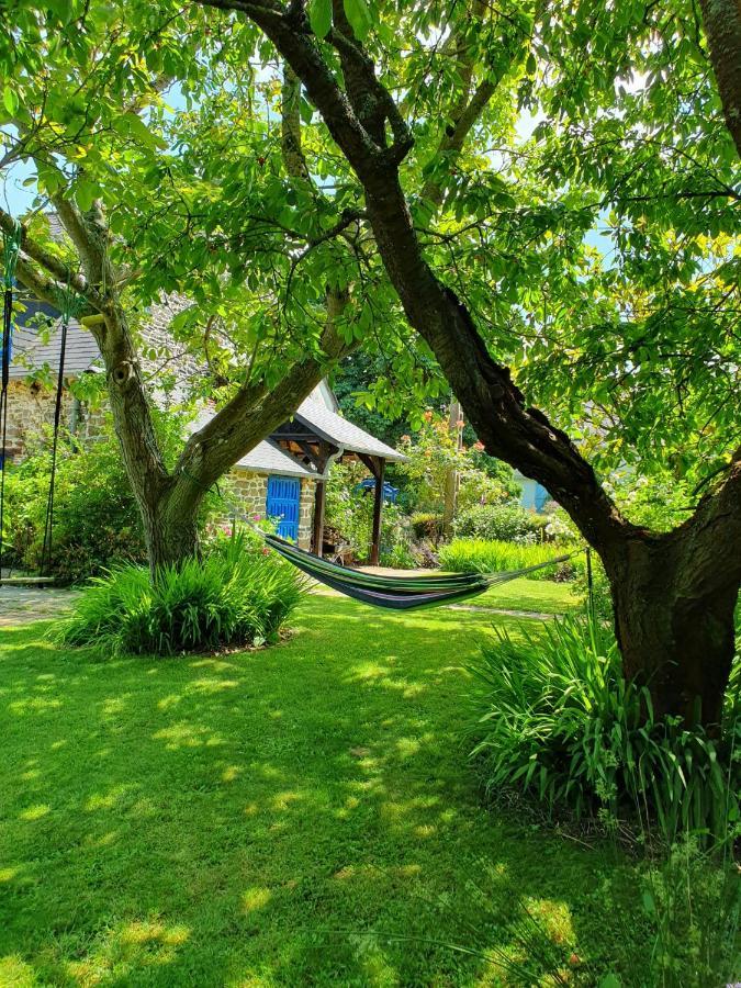 Maison En Pierre Dans Son Nid De Verdure Roz-Landrieux Bagian luar foto