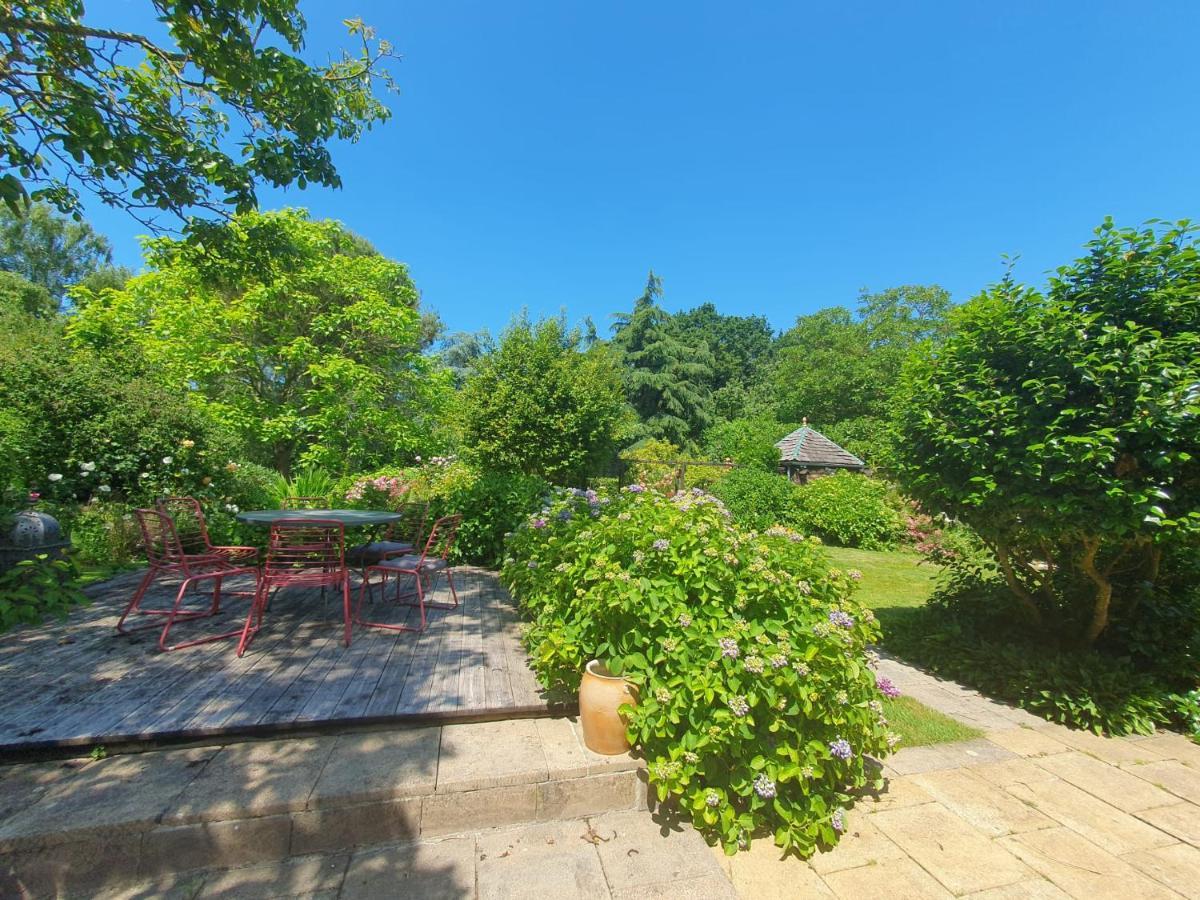 Maison En Pierre Dans Son Nid De Verdure Roz-Landrieux Bagian luar foto