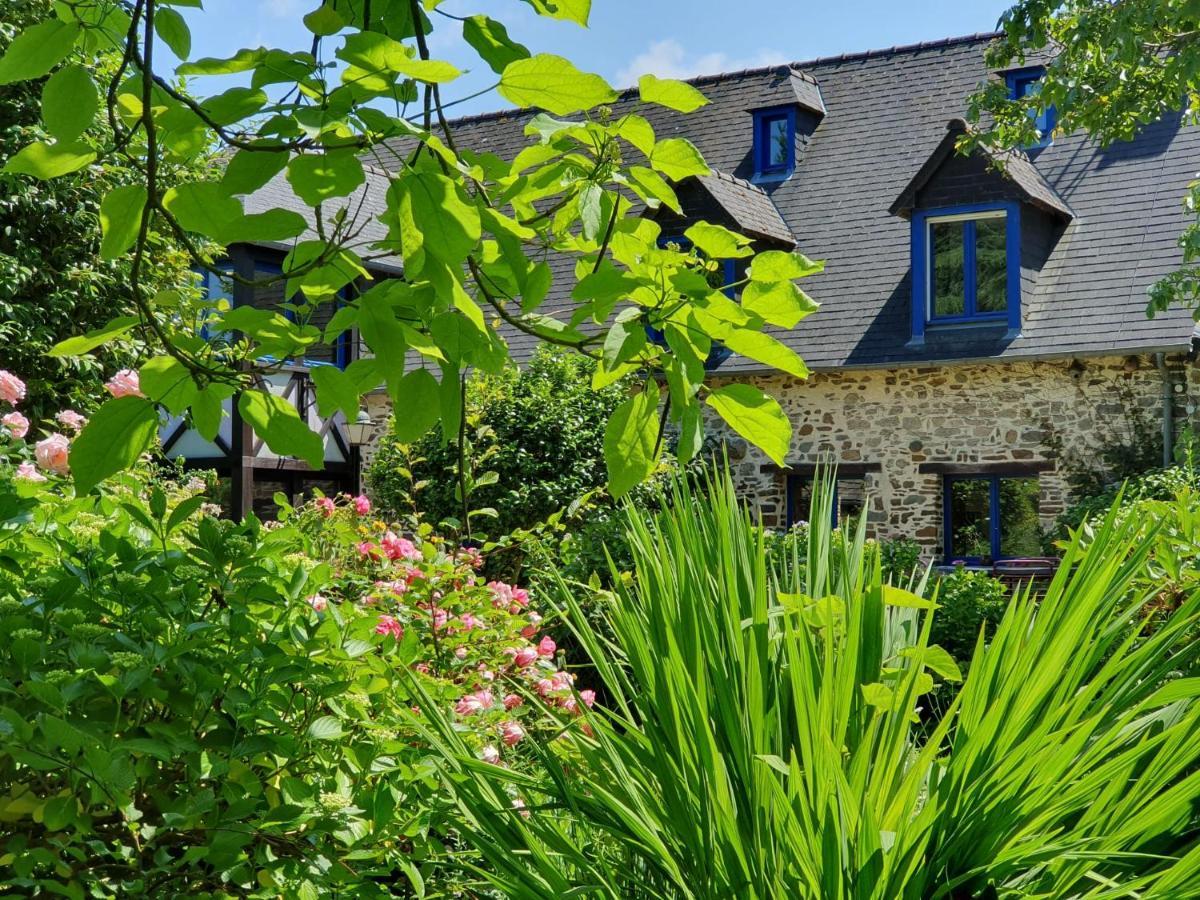 Maison En Pierre Dans Son Nid De Verdure Roz-Landrieux Bagian luar foto