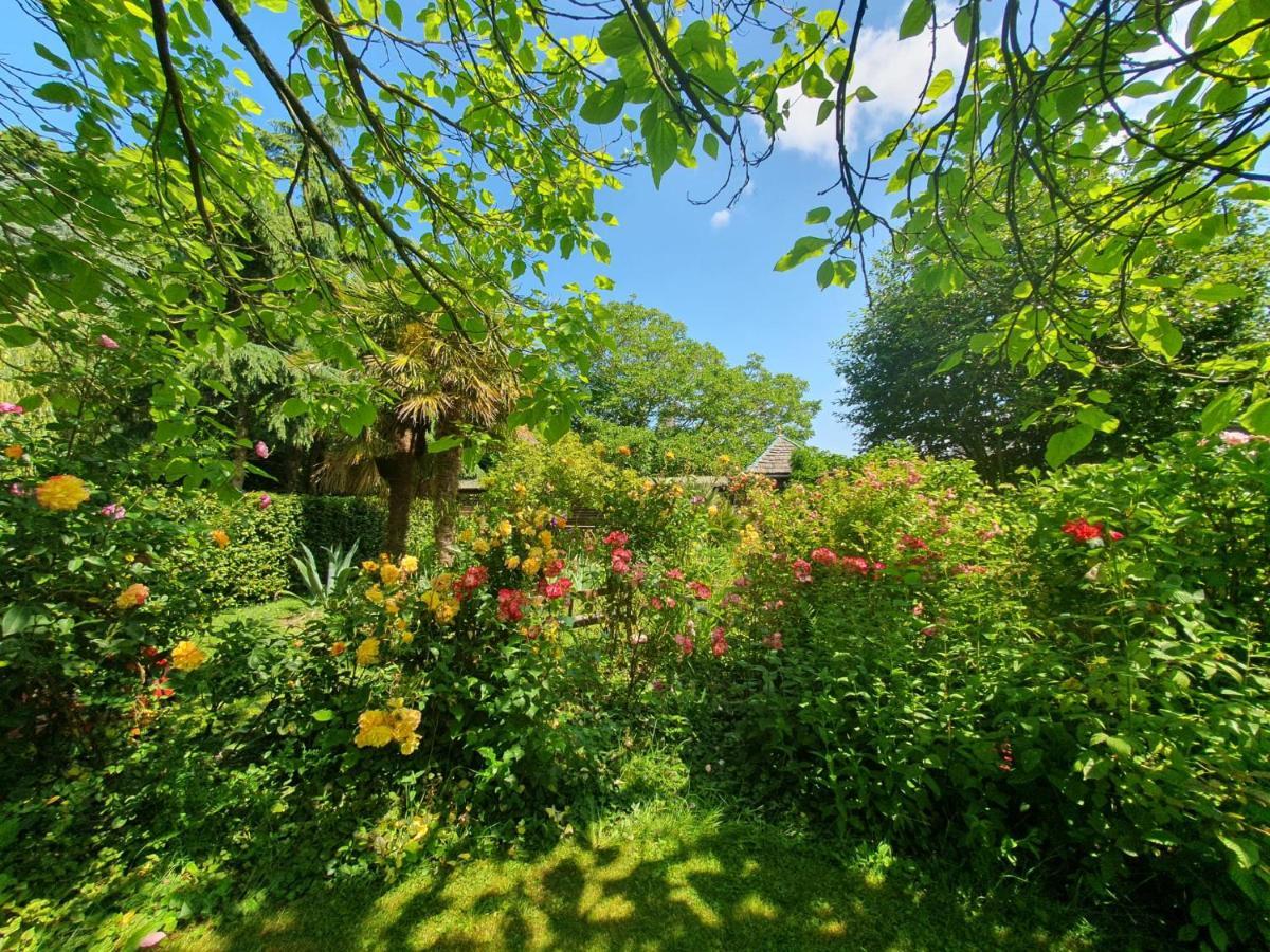 Maison En Pierre Dans Son Nid De Verdure Roz-Landrieux Bagian luar foto