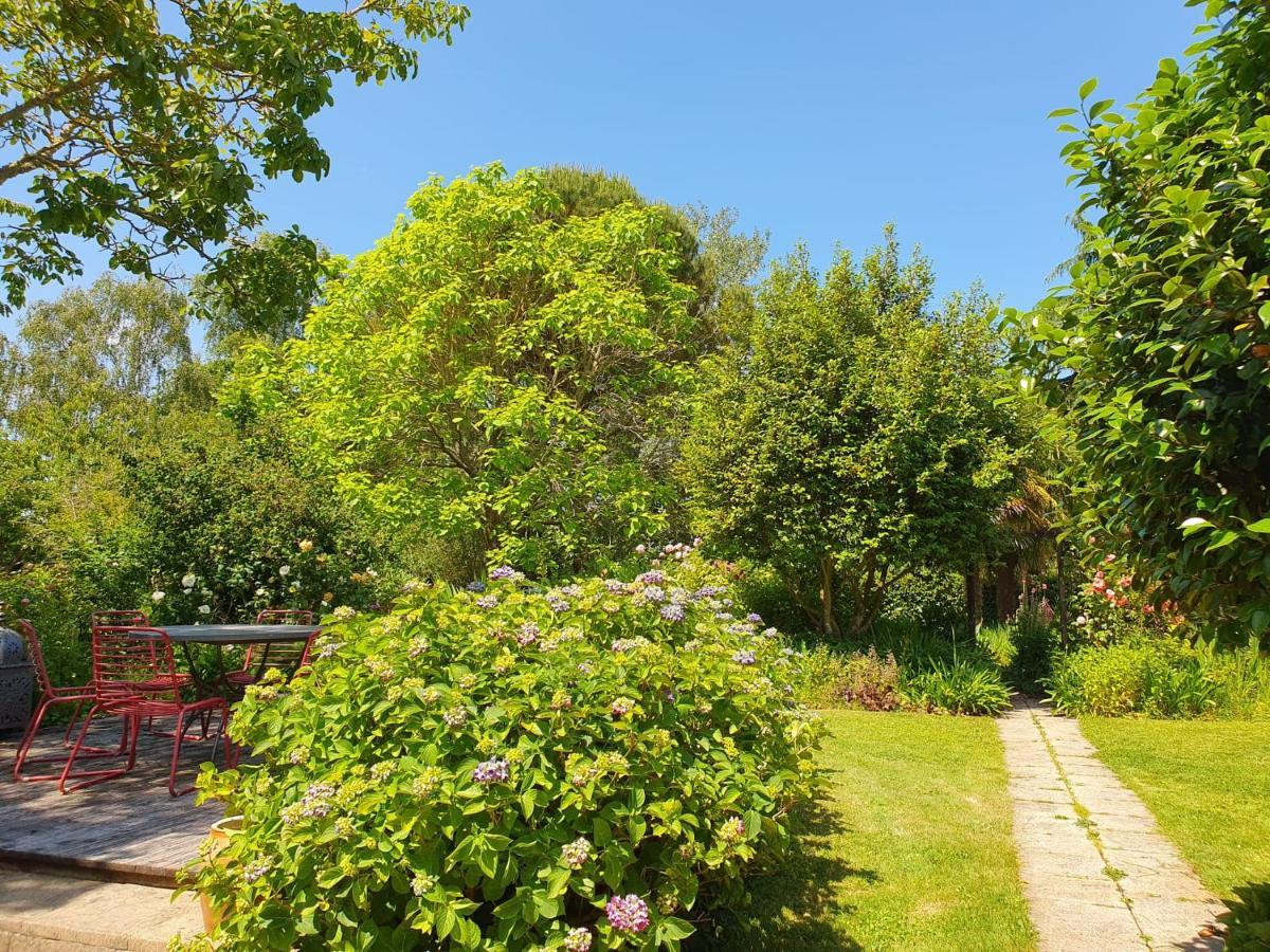 Maison En Pierre Dans Son Nid De Verdure Roz-Landrieux Bagian luar foto