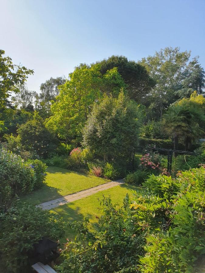 Maison En Pierre Dans Son Nid De Verdure Roz-Landrieux Bagian luar foto